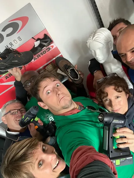 Selfie d'équipe pendant le rallye sécurité