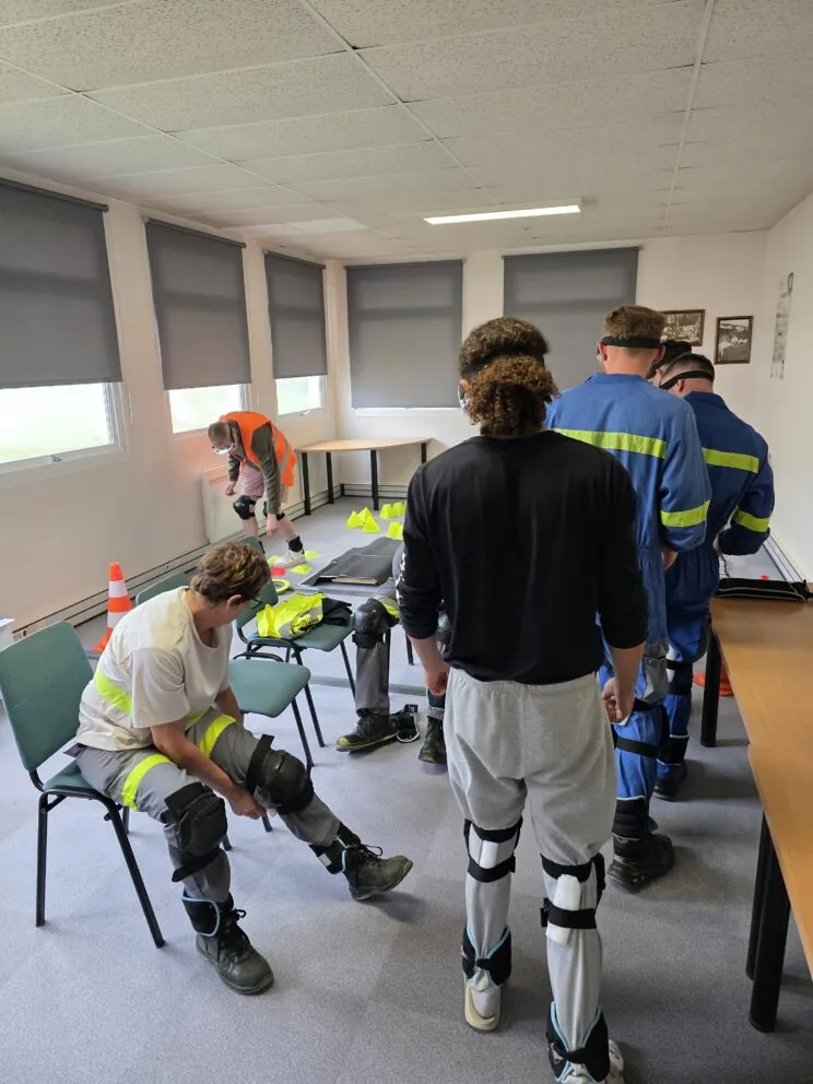 Exercice de gestes et postures pendant la journée QHSE