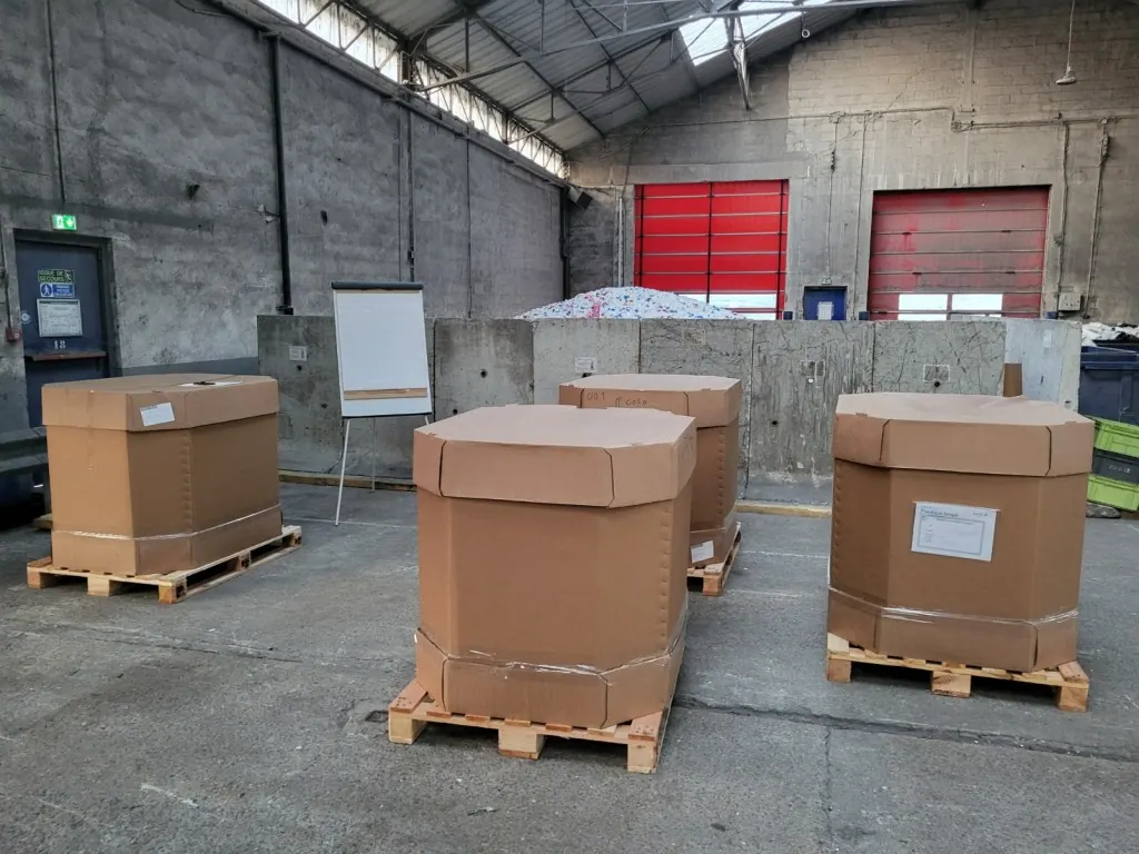 Postes préparés dans l'usine pour les ateliers du Safety Day