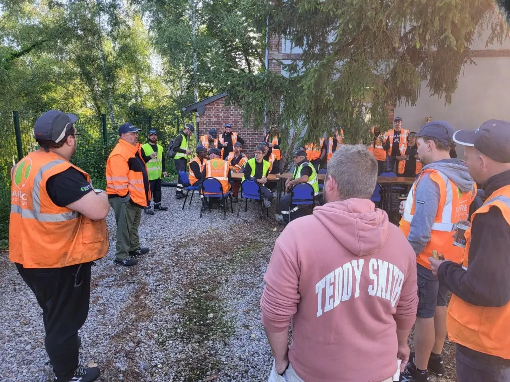 Briefing collectif des équipes Paprec en extérieur